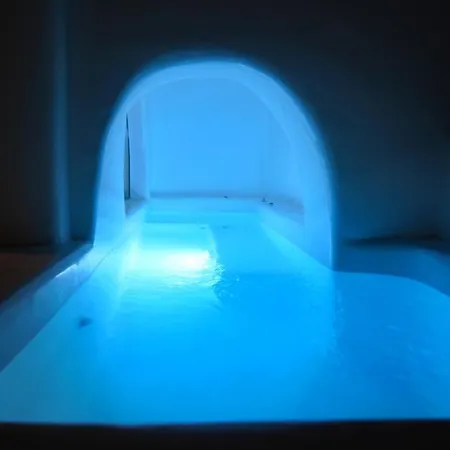 Oinos Luxury
