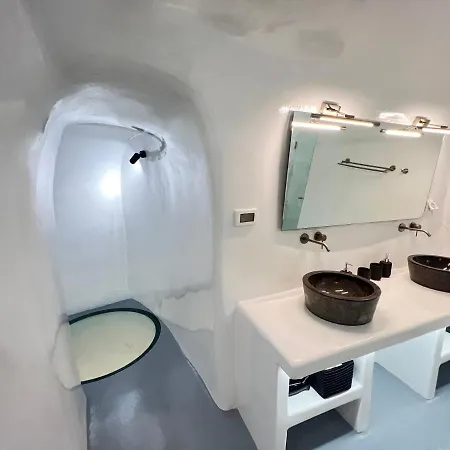 Oinos Luxury