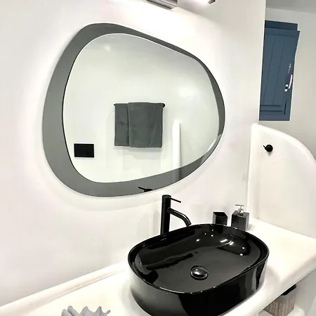 Oinos Luxury Foinikia (Santorini)