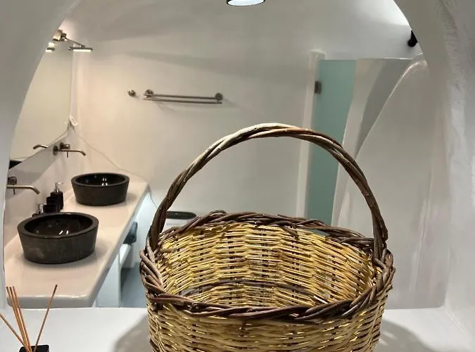 Oinos Luxury Foinikiá