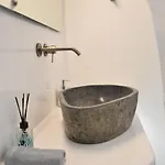 Oinos Luxury فيلة