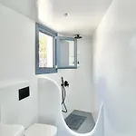 Oinos Luxury
