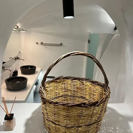 Oinos Luxury Foinikia (Santorini)