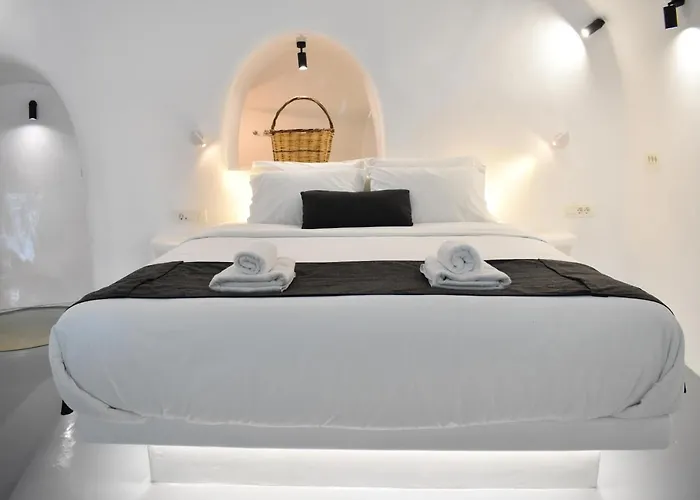 Oinos Luxury Villa *