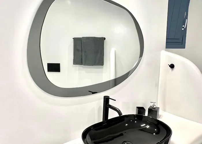 Oinos Luxury Foinikiá