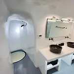 Oinos Luxury