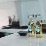 Oinos Luxury